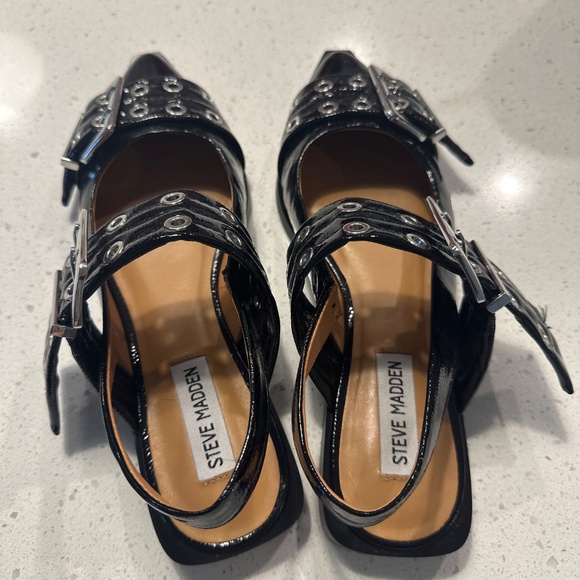 Steve Madden Graya Buckle flats sz 7.5 Worn Once! - Picture 2 of 5